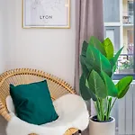 Les Cocons Emeraude Et Fleuri Lyon
